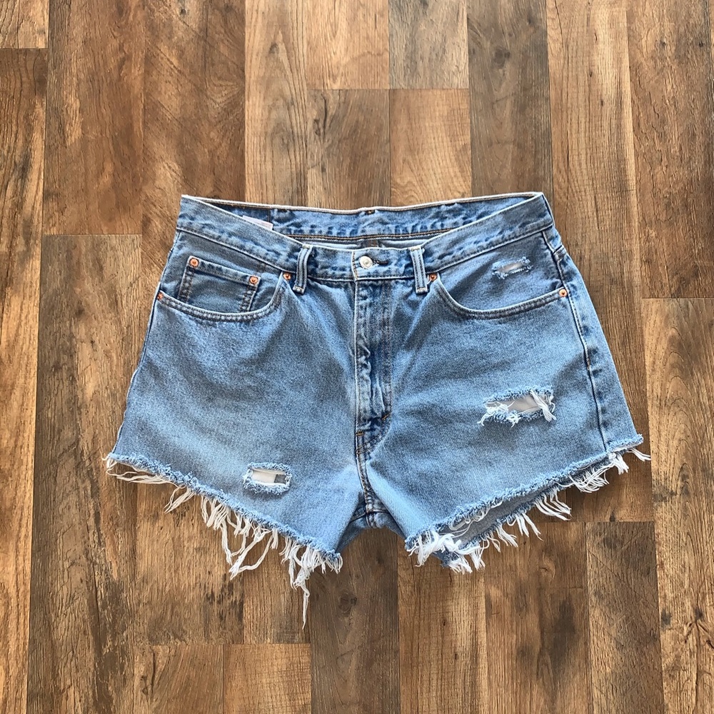 Adorable Levi’s 550 Cutoff Jean Shorts❣️